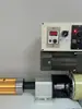 A máquina de corte e vinco completa inclui um freio de pó magnético de bobinagem e desenrolagem, embreagem, motor, controlador de tensão, eixo de expansão a ar manual e correção de alinhamento.