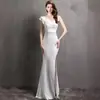 Vestido de Noche Blanco Modelo Nuevo 2026 para Anfitrionas, Lujo de Alta Gama, Elegante y Sexy Vestido Largo de Cola de Pez con Abertura