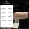 Tatuagem Adesiva de Letras Inglesas Bonitas para Braço Tatuagem Artificial de Suco de Ervas para Coxa e Braço Não Refletiva