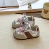 Tênis Desenho Animado Fofo para Meninas 2025 Primavera & Outono Novos Leves com Solado Macio Tênis Baixo para Jardim de Infância Sapatos para Treinamento Moral Modernos