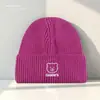 Gorros de Lana Cálidos de Otoño e Invierno para Mujer, Gorros Tejidos Lindos con Bordado de Letras y Osos, Gorros Fríos de Punto para Parejas de Estudiantes Venta al por Mayor