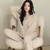 Al por mayor para mujer Otoño Nuevo Algodón Gasa Cuello en V Suéter Casual Manga Larga Pantalones Largos Conjunto de Pijama Dos Piezas Ropa de Casa
