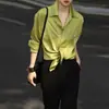 Camisa feminina verde de acetato francês outono novo chic para pausa para o chá design de manga longa senso de design nicho versátil top
