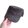 Gorra militar minimalista Melard de visera plana para mujer, gorra de béisbol cálida para otoño e invierno con pequeña insignia metálica, gorra versátil de equitación para usar en casa