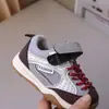 Outono 2026 Novos Sapatos Casuais Infantis Estilo Coreano Colorido da Moda Proteção para os Dedos Sapatos para Esportes ao Ar Livre para Meninos e Meninas
