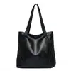 Bolsa Feminina Macia Lavada Nova Bolsa para Mãe de Meia-idade Grande Capacidade Macia Portátil Transversal Bolsa de Ombro da Moda Feminina para Mulheres