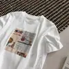 2026 Nova Moda Estilo Coreano Gola Redonda Estampa de Letras Desenho Animado Manga Curta Camiseta para Mulheres, Caimento Solto, Emagrecedor, Top Versátil
