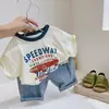 Camiseta de Manga Curta para Meninos, Nova Blusa Estilo Coreano de Verão, Camiseta Base Estampada de Carro da Moda para Bebês e Crianças Pequenas