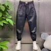 Calça Masculina de Couro PU Grossa Forrada com Lã para Outono e Inverno, Calça Casual Rider Impermeável à Prova de Vento Quente, Leggings com Costura de Marca Tendência