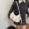 2025 Nuevo Bolso de Hombro Casual Elegante de Doble Bolsillo para Otoño e Invierno Bolso Cruzado de Moda para el Brazo Bolso de Nicho para Mujer