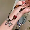 Collar de Metal Tallado con Poni para Mujer, Colgante de Caballo de Alta Gama, Cadena de Suéter con Cuentas de Madera Atmosférica de Otoño e Invierno