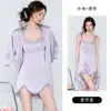 Elegante Camisón de Satén Sedoso con Escote en V Profundo, Fruncido y Acolchado, Bordado de Encaje, Tipo Rosa, con Bata de Encaje con Cordones Set C5755