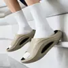 Pantuflas deportivas con LOGOTIPO personalizado para hombre, nuevas sandalias deportivas de verano para exteriores con soporte para el arco, pantuflas de exterior de suela gruesa