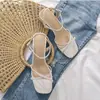 Sandalias de una tira para mujer 2026 Verano Nuevo estilo Tacón grueso Color sólido Cómodas para uso en exteriores Impresionantes Tacones altos estilo francés