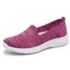 Zapatos Tejidos Voladores de Gran Tamaño Personalizados Transfronterizos para Mujer Otoño Mocasines Ligeros para Exportación Zapatos Perezosos para Madres de Mediana Edad y Mayores