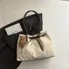 Bolso de hombro tipo tote para el día a día con lunares, estilo vintage, gran capacidad, bolso casual de moda para mujer 2026 nuevo con lazo