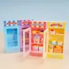 Geladeira Mini Simulada Freezer Máquina de Bebidas Modelo de Armazenamento Brinquedo Alimentício em Miniatura Enfeites Brinquedos para Casa de Brincar de Crianças