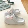 Conforto DiárioVerão leve e versátil EVA fofo floral gatinho sola grossa bico fechado chinelos para mulheres, essenciais para o trajeto