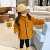 Ropa para niños Weimu, gabardina para niñas, atuendo de otoño, chaqueta impermeable elegante para niños, cárdigan, ropa de bebé niña grado A