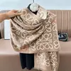 Bufanda Grande de Cachemir Sintético de Alta Gama para Mujer Otoño e Invierno, Chal Jacquard de Doble Cara con Letras Geométricas y Borlas, Bufanda Cálida de Doble Uso para el Cuello