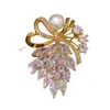 Broche de Lazo de Cinta con Diamantes Brillantes de Lujo Ligero, Ramillete de Flores Elegante para Llevar en la Mano, Accesorios Decorativos Versátiles y Elegantes para Ropa de Abrigo
