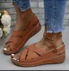 Sandalias Europeas y Americanas de Tira Cruzada con Suela Gruesa para Mujer 2025 Nuevos Zapatos de Moda para Mujer Cómodos de Correa Única Estilo Europeo y Americano Tacón de Cuña Venta al por Mayor Tallas Grandes
