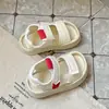 Nuevas Sandalias Infantiles 2026 Verano Antideslizantes Suela Suave Zapatos de Playa para Niños Pequeños y Niños Versátiles de Velcro Sandalias para Niños y Niñas