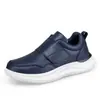 Zapatos casuales de cuero para hombre talla grande 48 para otoño e invierno con cierre de velcro, resistentes a la suciedad, para exportación y AliExpress, zapatos deportivos cómodos y ligeros para hombre