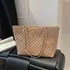 Bolsa Tote Minimalista Estilo Coreano com Corrente de Alto Valor e Personalidade Nova Tendência Primavera 2026 Bolsa de Ombro/Axila Ins