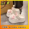 Pantuflas Cerradas de Hello Kitty para Mujer, Nuevo Estilo Verano 2025, de Suela Gruesa que Aumentan la Altura, Lindas de Dibujos Animados Versátiles, Sandalias para Exteriores
