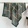 Lenço Grande Quadrado 90cm Preto e Branco Espinha de Peixe Novo Estampado Moda Britânica Lenço de Sarja Xale Protetor Solar Mulheres