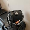 Bolso de Mano con Cadena de Diseño Sencillo de Nicho Estilo Coreano para Mujer 2026 Verano Nuevo Bolso Cruzado tipo Cubo Versátil