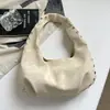 2026 principios de otoño nueva moda elegante personalizado con tachuelas gran capacidad ligero para el trabajo bandolera de hombro debajo del brazo