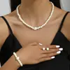 Juego de joyería de perlas para mujer, collar, pendientes, pulsera, juego de tres piezas, regalo para el Día de la Madre, hermosos accesorios para fotos de boda
