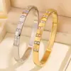 Pulsera Elegante y de Moda para Mujer Apilable de Acero de Titanio en Oro y Plata, Superficie de Alto Brillo con Diamantes, Pulsera de Joyería que No se Desvanece