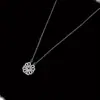 Collar Transfronterizo Europeo y Americano Nuevo Diseño de Trébol Hueco Colgante Incrustado con Circonita Elegante Simple Usable para Mujer