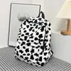 Mochila Escolar de Pelúcia de Grande Capacidade com Estampa de Leopardo e Estampa de Vaca, Mochila de Alto Valor, Bolsa Peluda para Outono e Inverno, Mochila Casual Fofa para Mulheres