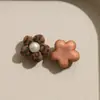 Zhen Tu Moda Otoño e Invierno Color Café Terciopelo Estampado de Leopardo Flor de Perla Pendientes DIY Accesorios para el Cabello Pinzas para el Cabello Accesorios para Sombreros