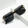 Gafas de Sol Estilo Nuevo, Cuadradas de Moda con Media Montura, Varillas Cortadas en Diamante y Decoración Floral, Gafas de Sol Doradas para Venta al por Mayor Transfronteriza