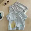Conjunto Curto para Bebê Menino de 1 Ano 2026 Novo Estilo de Verão Macacão Curto com Estampa de Frango Amarelo Desenho Animado para Bebê Conjunto de Duas Peças