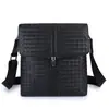Bolsa de Ombro Masculina Primavera e Verão 2024 Bolsa Masculina Trançada Couro Bovino de Primeira Camada Bolsa Transversal Mochila Flip Bolsa Masculina para o Dia a Dia Em Estoque