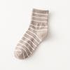 Calcetines Nuevos para Mujer Estilo Japonés Calcetines Finos de Felpa para Mujer Boca Alta Rayas Horizontales Finas Calcetines de Media Pantorrilla Fabricante Venta al por Mayor 6 Colores