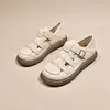 Sapatos femininos macios com sola vazada, novos sapatos casuais versáteis primavera-verão 2026, sapatos boneca de dedão duplo, sapatos Birkenstock