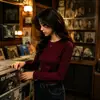 Suministro Directo desde la Fuente: Tops de Punto para Mujer Tallas Grandes de Otoño, Corte Ajustado, Suaves, Cuello Redondo, Ropa Interior, Etiqueta de Fábrica, Personalización de Pedidos Pequeños