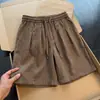 Pantalones Cortos Plisados Marrones Estilo Old Money para Hombre, Verano Transpirables Frescos de Corte Holgado Talla Extra de Longitud Media en Blanco