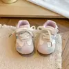 Tênis fofos para meninas, tênis de couro infantis para primavera e outono, leves, antiderrapantes, com sola macia, sapatos casuais confortáveis para estudantes
