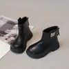 Botas Estilo Britânico Martin para Meninas de 6-12 Anos Inverno Novo Estilo Botas Curtas Quentes com Pelúcia Botas de Couro para Crianças Sola Macia Antiderrapante Botas de Inverno