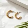 Nuevos pendientes de estilo minimalista europeo y americano, chapados en oro brillante, diseño abierto en forma de C, pendientes de aro de nicho y versátiles