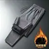 Calça Casual Masculina Forrada com Fleece para o Inverno 2026, Corte Reto, Caimento Solto, Cintura Elástica com Cordão, Calça Esportiva com Zíper, Calça de Moletom Tendência