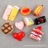 Amor Chocolate Brinquedo Alimentar Morango Torre Bolo Pão Miniatura Resina Acessórios Clipe BB Presilha Buraco Material de Sapato